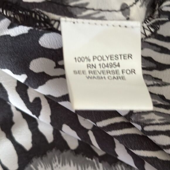 AntiliaโFemme Sleeveless Tribal Printโ Top Small Black White Brown Boho Tank - Picture 3 of 8